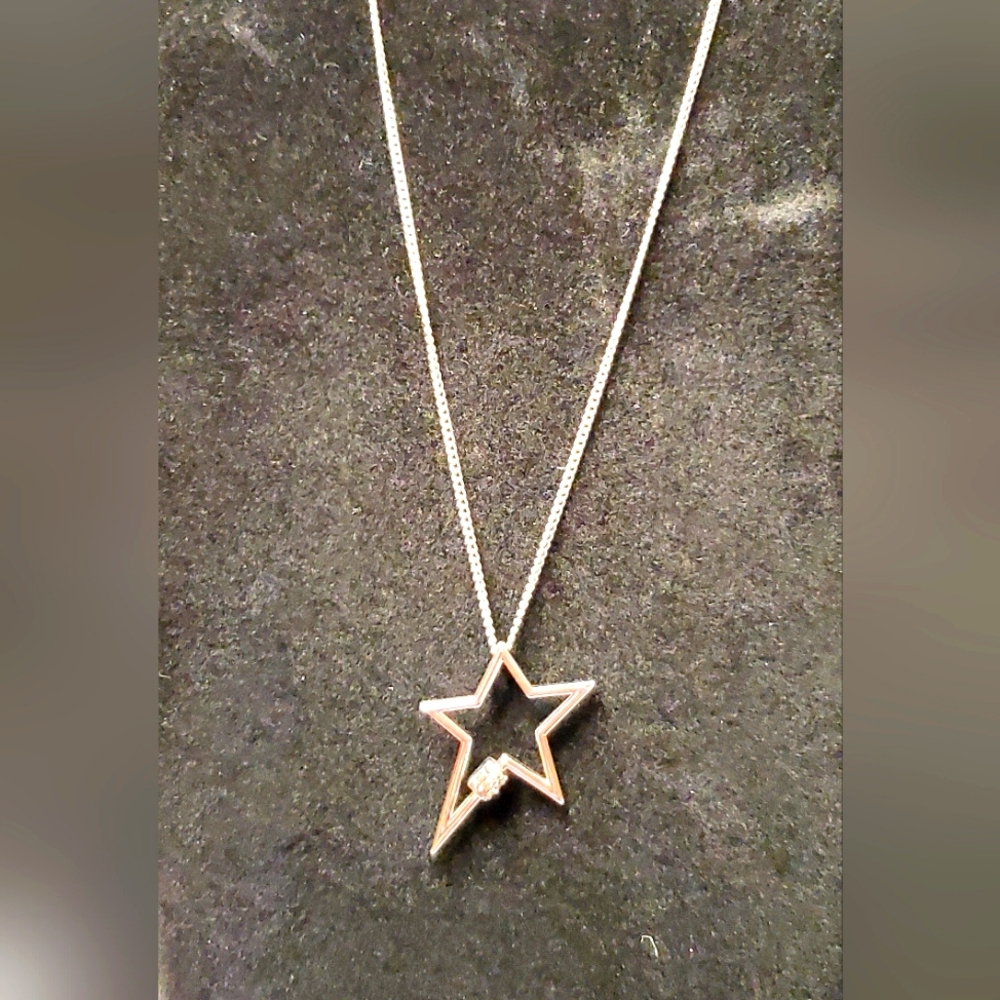 Silvertone Star necklace and earrings set NWT